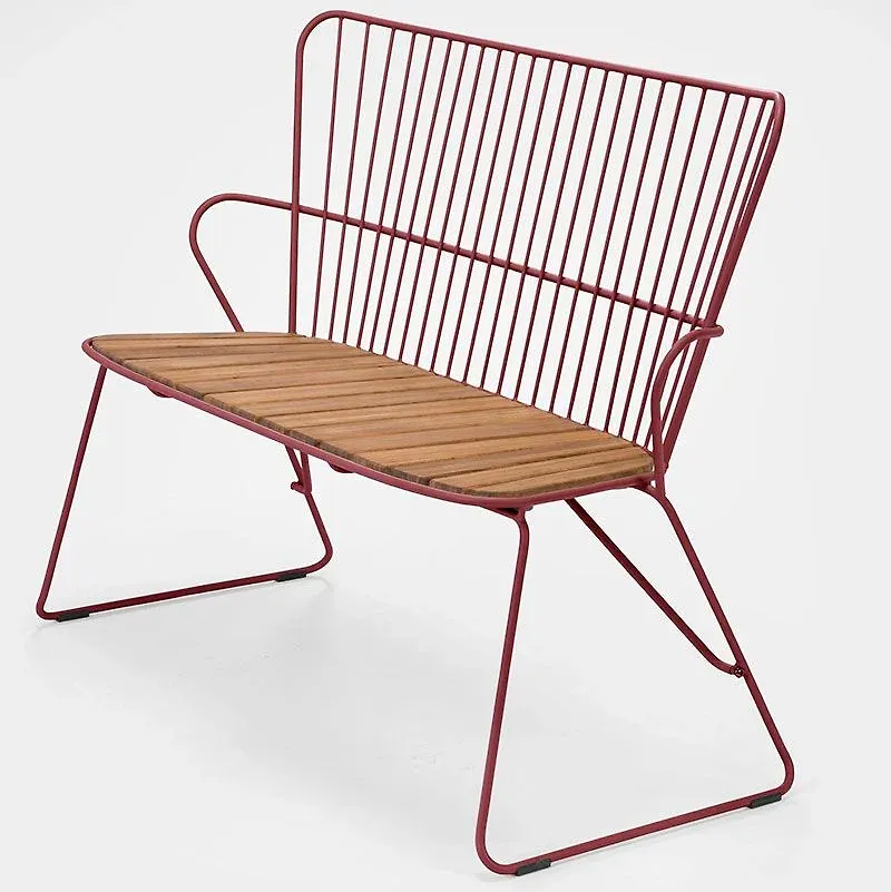 Stilren Stol som passar bra vid många olika tillfällen.