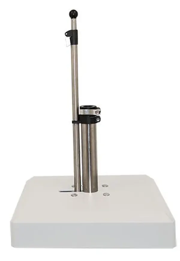 Vit Nertes-utemöbel i trendig modell.