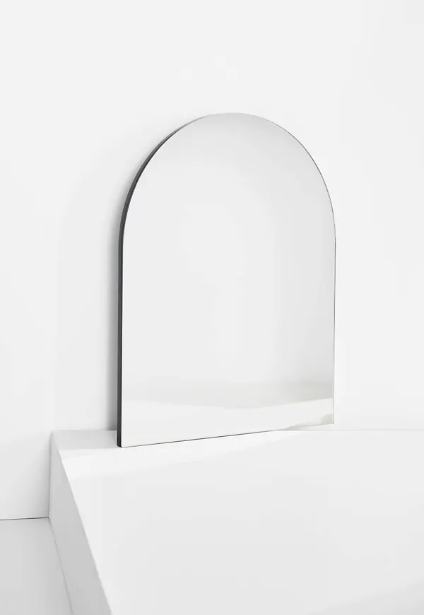 Skön väggspegel 2025 från Pastill.