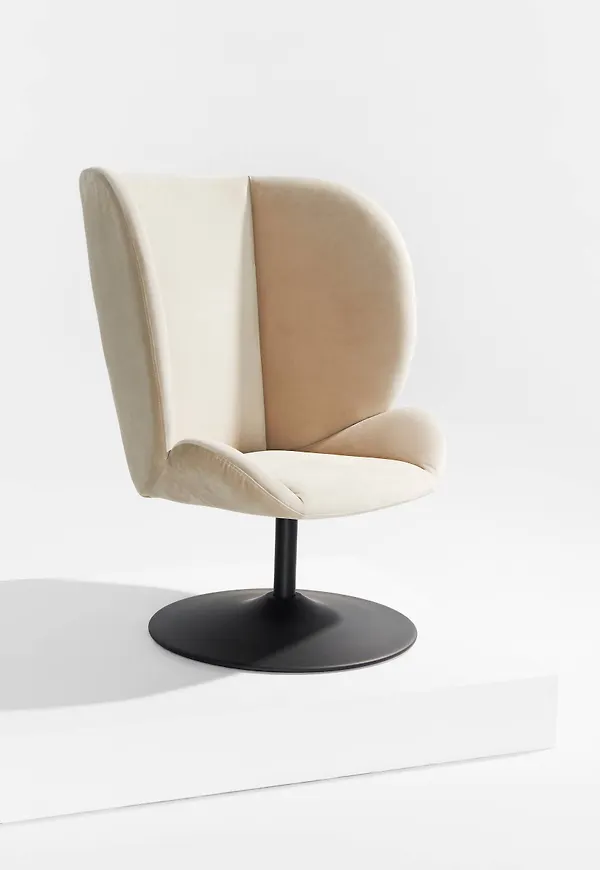 Klassisk snurrfåtölj i beiget från Pastill.
