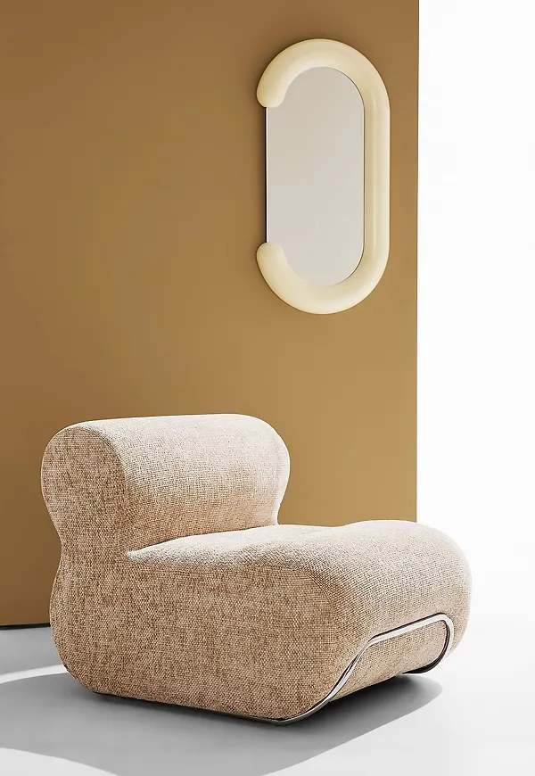 Beige Pastill-fåtölj i cool modell.