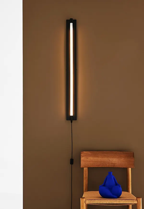 Stilren svart lampa i järn från Pastill.