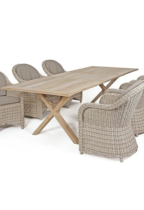 Moderiktig bord i teak från Brafab.