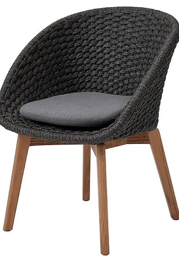 Riktigt snygg karmstol i teak från Cane-Line.