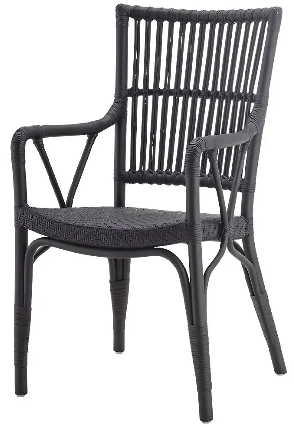 Riktigt snygg Möbel som passar bra vid många olika tillfällen.