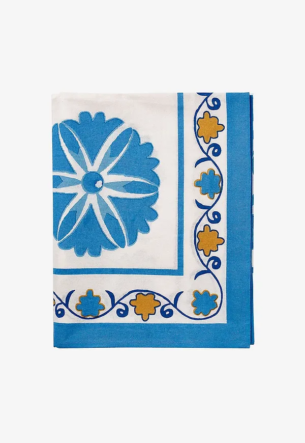 Blå PICK A POPPY-bordsduk i riktigt trendig modell.