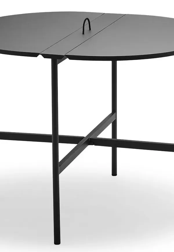 Svart Skagerak-aluminiumutemöbel i skön modell.