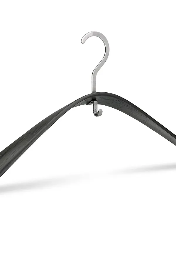 Smickrande klädhängare 2025 från Skagerak.