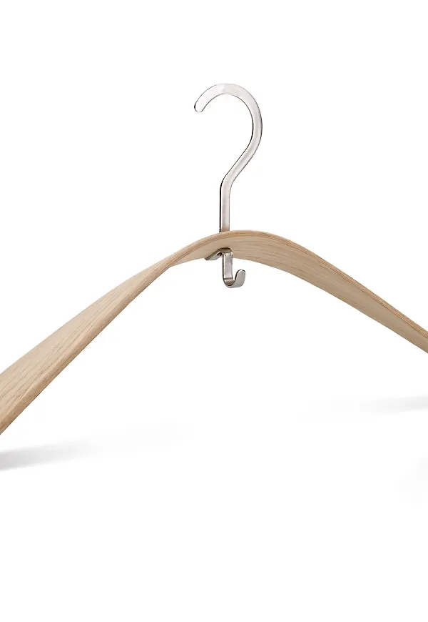 Exklusiv klädhängare 2025 från Skagerak.