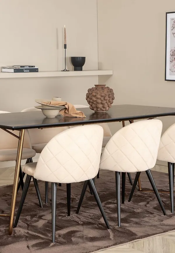 Svart Venture Home-grupp i riktigt fin modell.