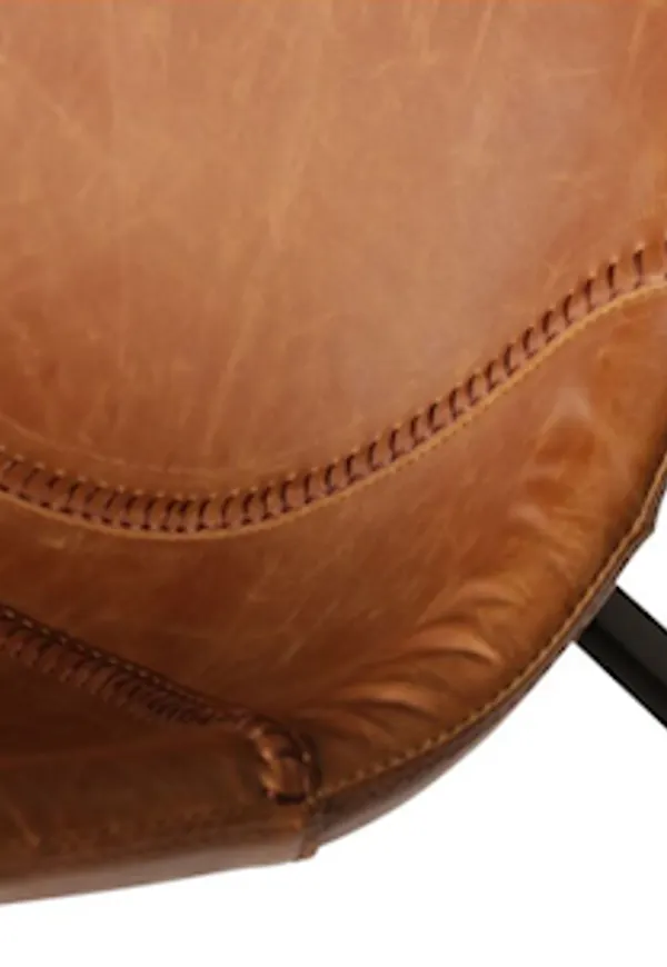 Jättefin barstol 2025 från Dan Form Denmark.