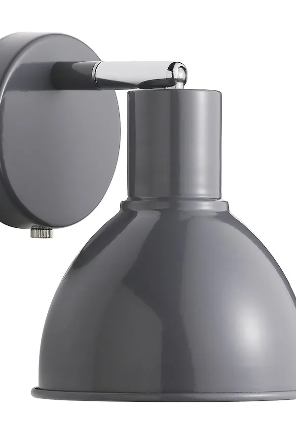 Stilren Lampa som passar bra vid många olika tillfällen.