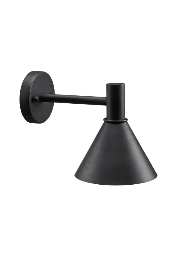 Vacker vägglampa i svart från PR Home.