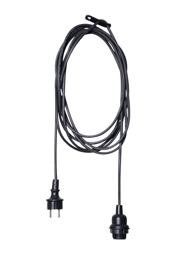 Modern svart lampa 2025 från PR Home.