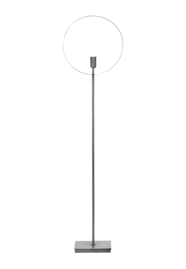 Otroligt snygg golvlampa i silver från PR Home.