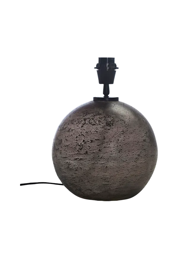 Jättesnygg lampa i brunt från PR Home.