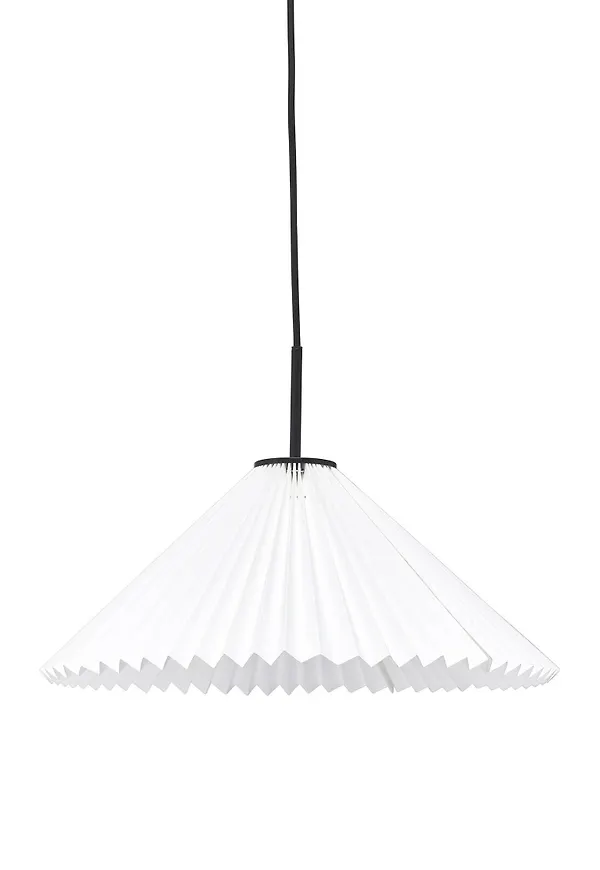 Superfin lampa i vitt från PR Home.