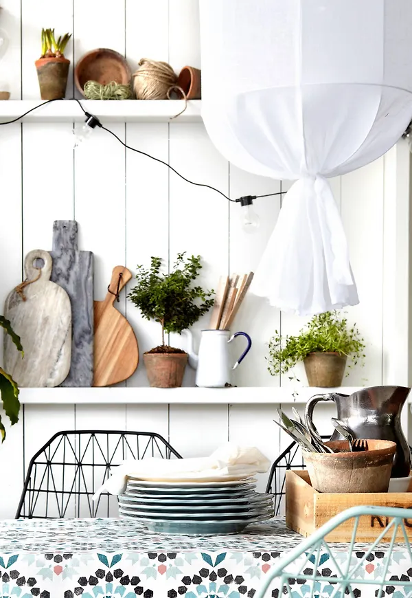 Moderiktig vit lampa 2025 från PR Home.