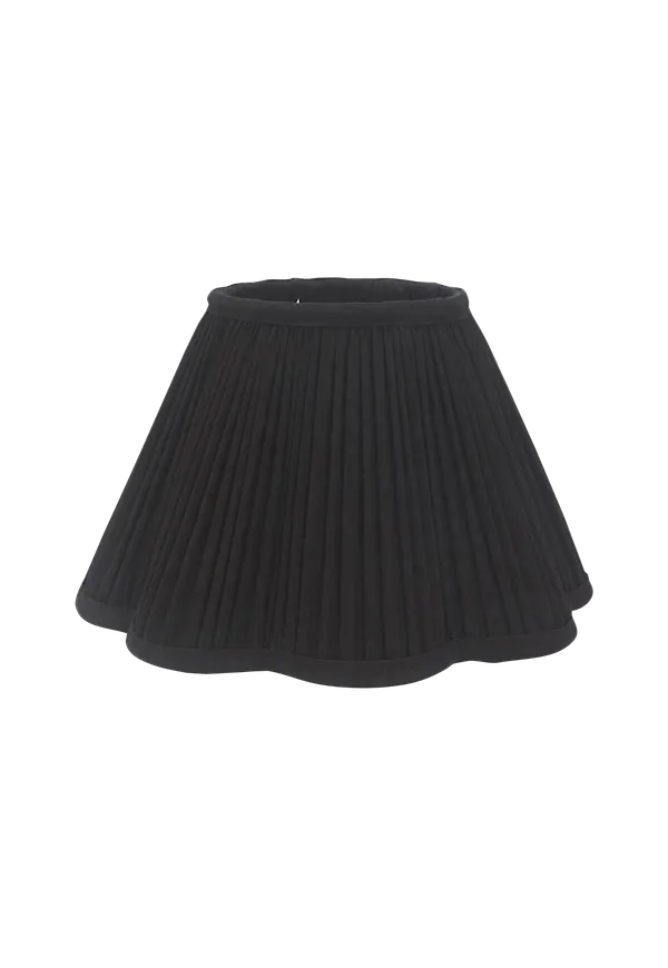 Vacker svart vägglampa 2025 från PR Home.