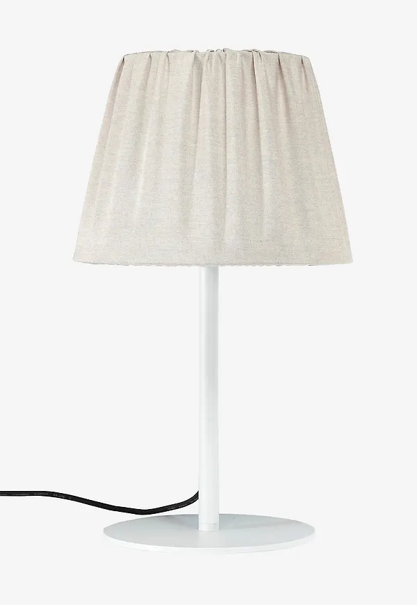 Beige PR Home lampa som passar perfekt till sommaren 2025!