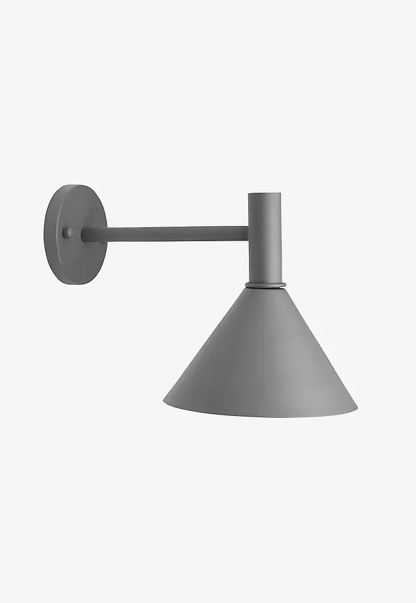 Grå PR Home-fasadlampa i ikonisk modell.