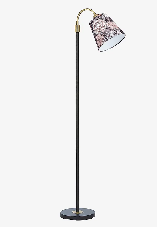Stilren golvlampa 2025 från PR Home.