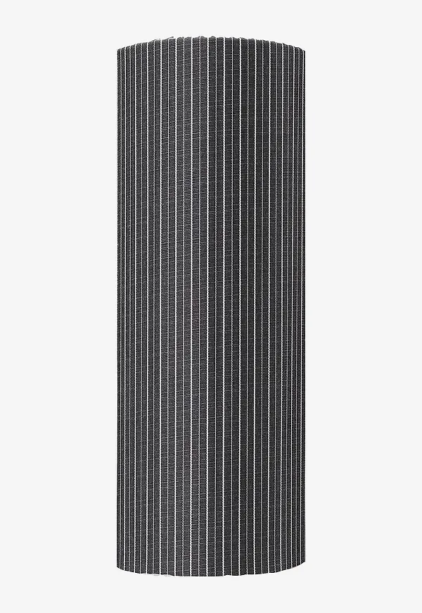 Stilriktig lampa i grått från PR Home.