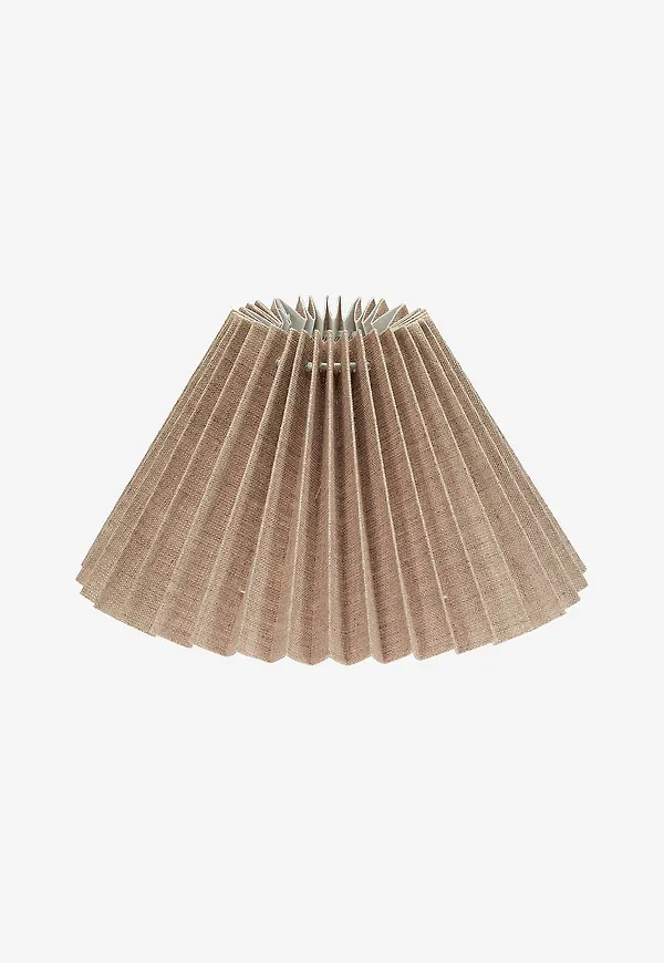 Jättefin beige lampa 2025 från PR Home.