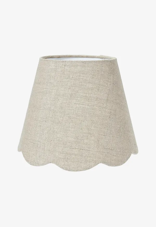 Beige PR Home lampa som passar perfekt till sommaren 2025!