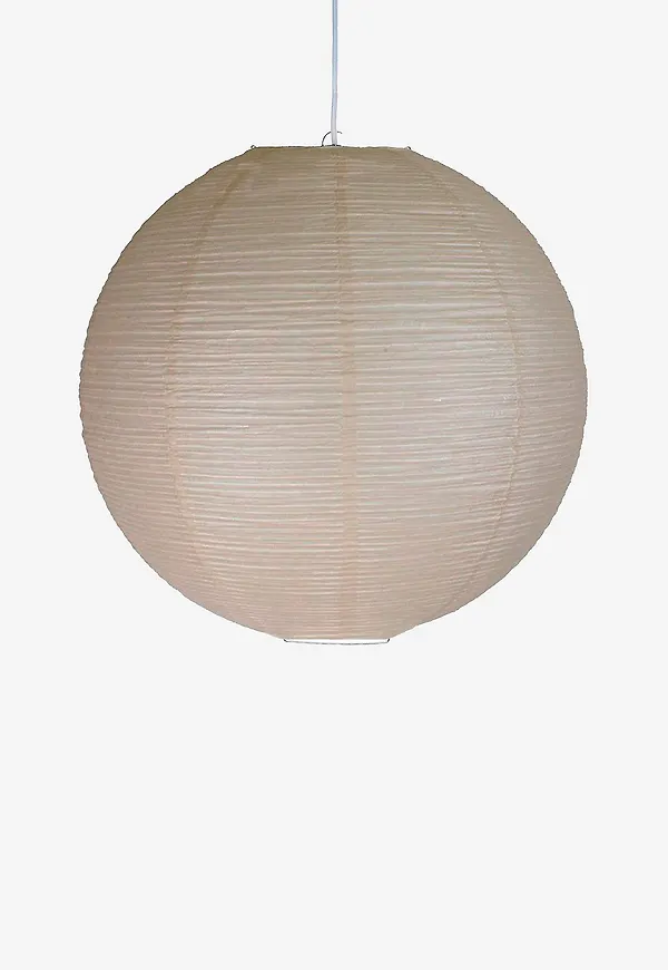 Jättesnygg beige lampa 2025 från PR Home.