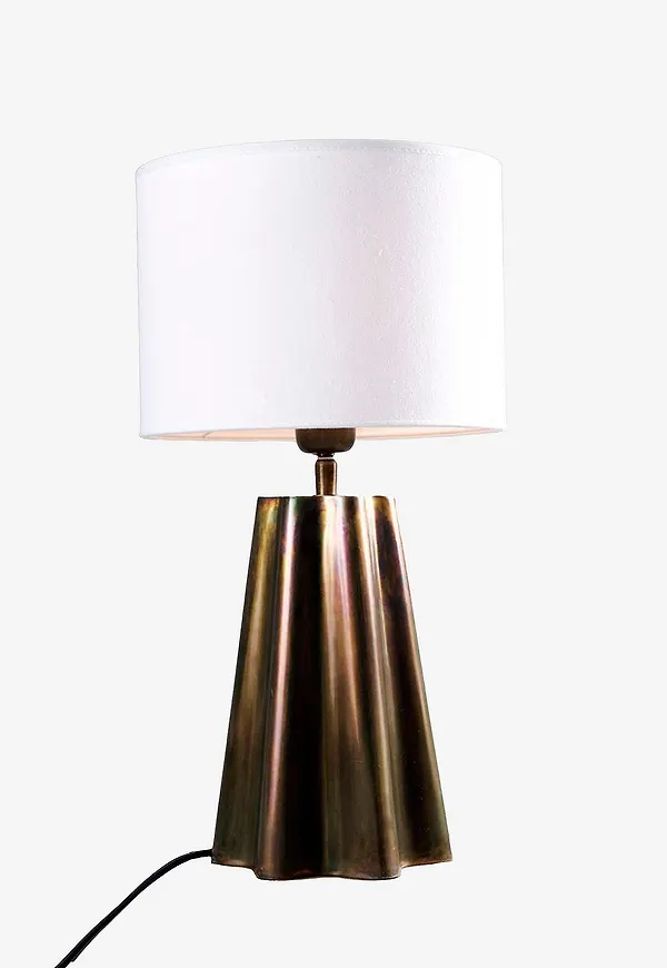 Jättesnygg vit lampa 2026 från PR Home.