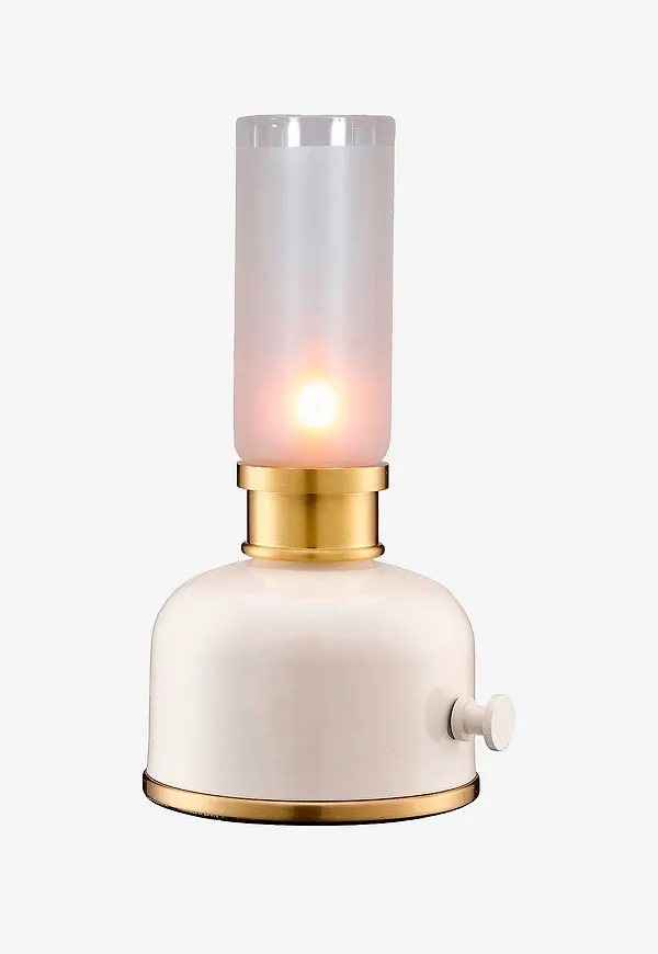 Vit PR Home lampa som passar perfekt till våren 2026!