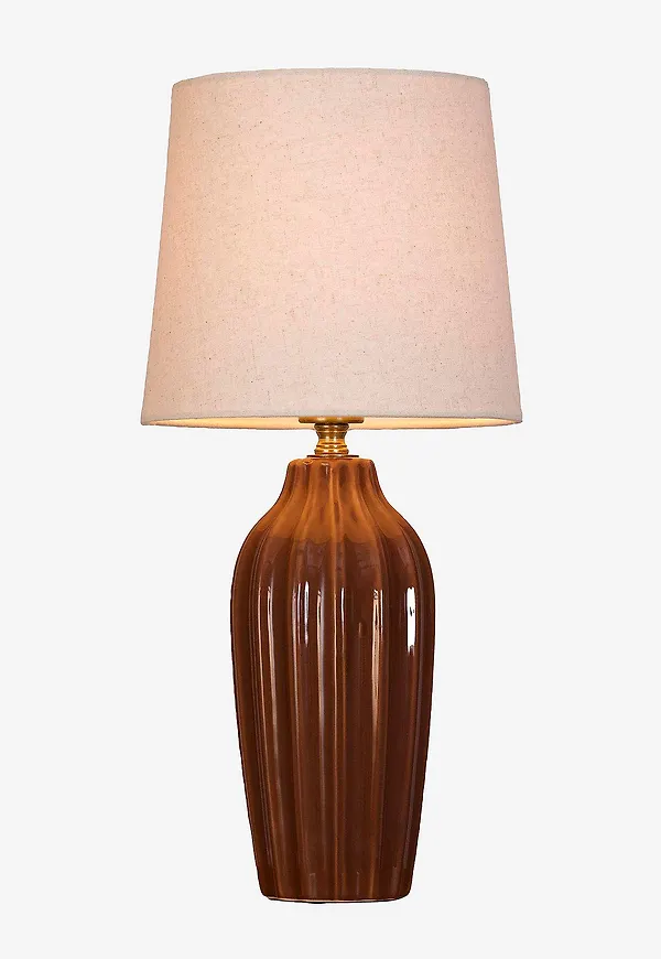 Moderiktig pr home lampa i brun färg gjord i linne.