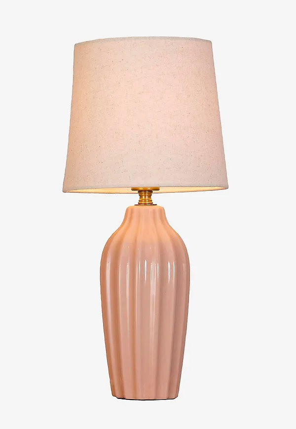 Rosa PR Home-bordslampa i riktigt trendig modell.