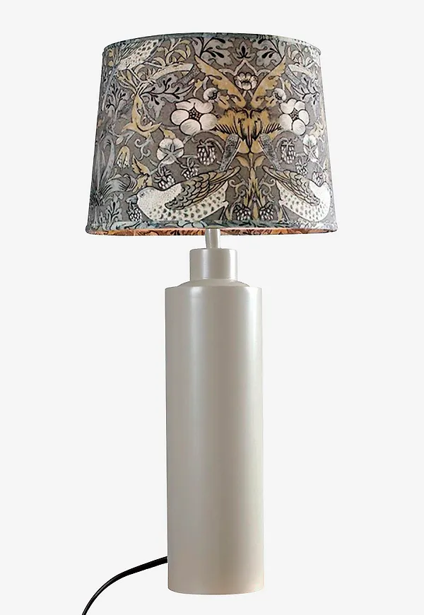 Söt beige lampa 2026 från PR Home.