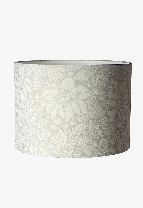 Beige PR Home-lampskärm i riktigt trendig modell.