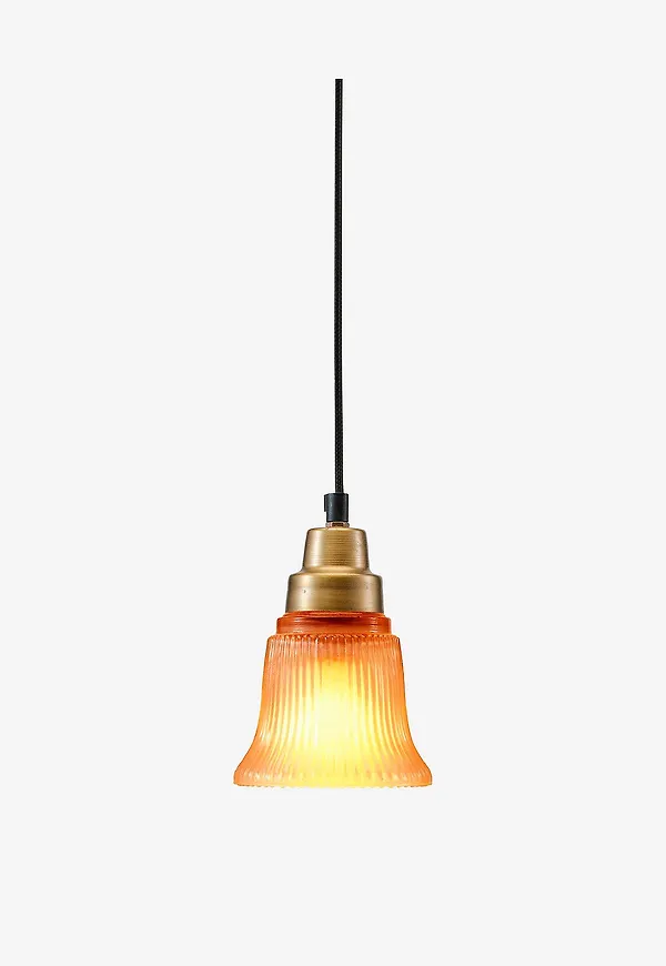 Komfortabel guldlampa 2026 från PR Home.
