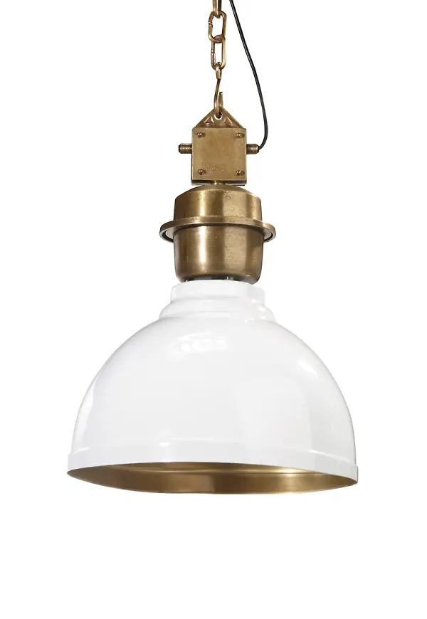 Stilren taklampa i vitt från PR Home.