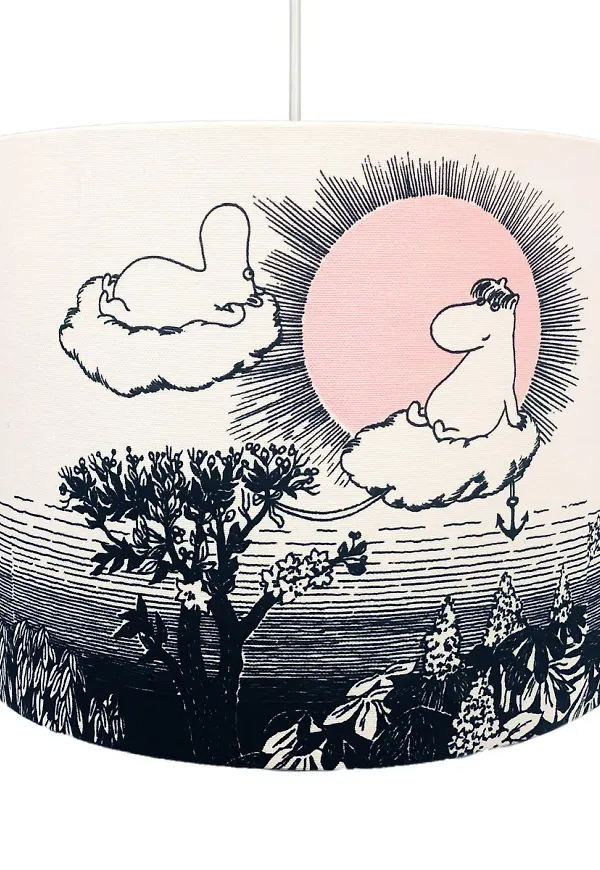 Vit PR Home lampa som passar perfekt till sommaren 2025!