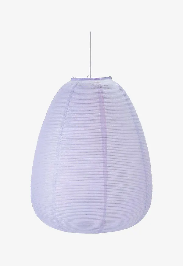 Riktigt trendig taklampa i lila från PR Home.