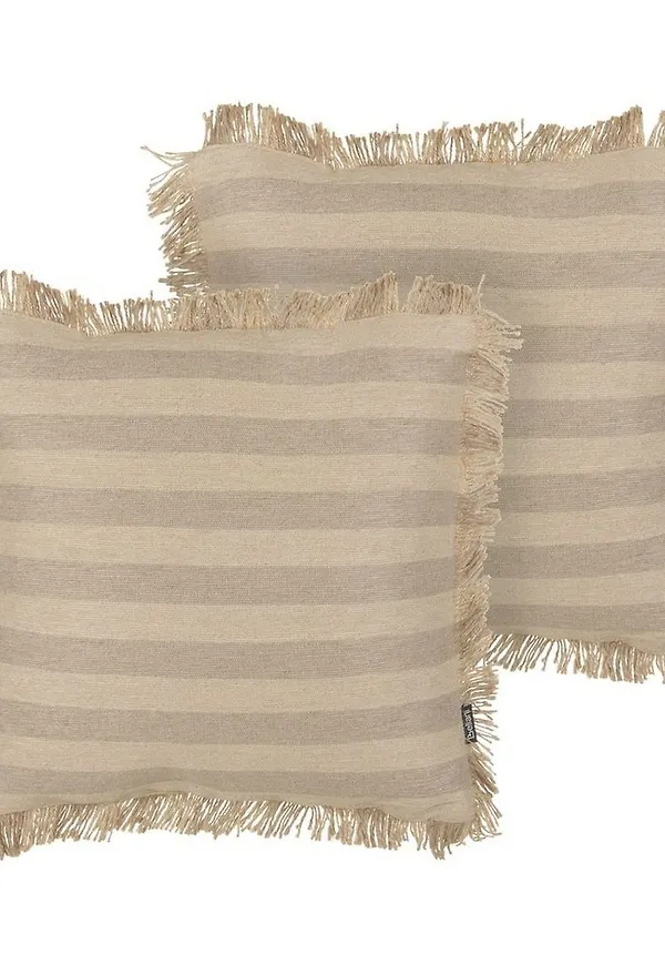 Fin prydnadskudde i beige färg gjord i bomull.