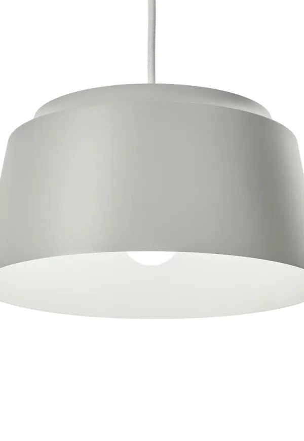 Grå Puik-lampa i fantastiskt snygg modell.