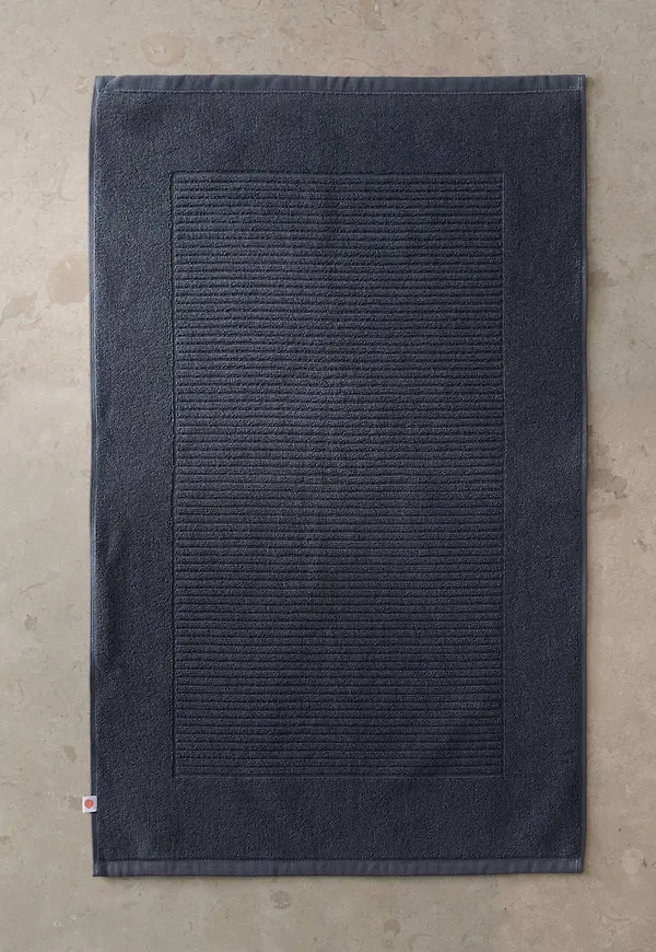 Stilren badrumsmatta 2025 från Pure.