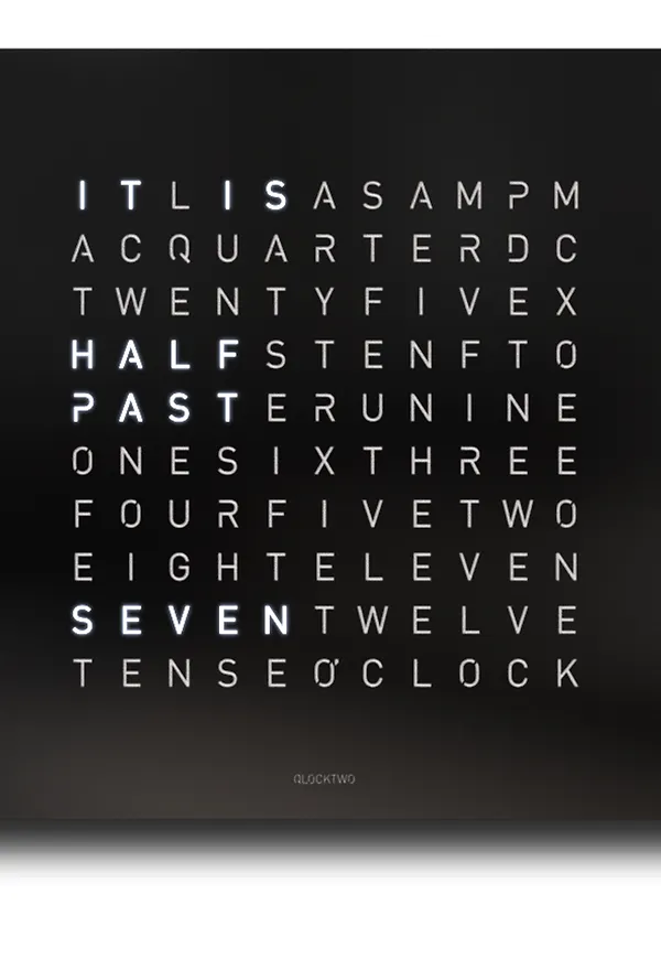 Svart Qlocktwo-bordsklocka i härlig modell.