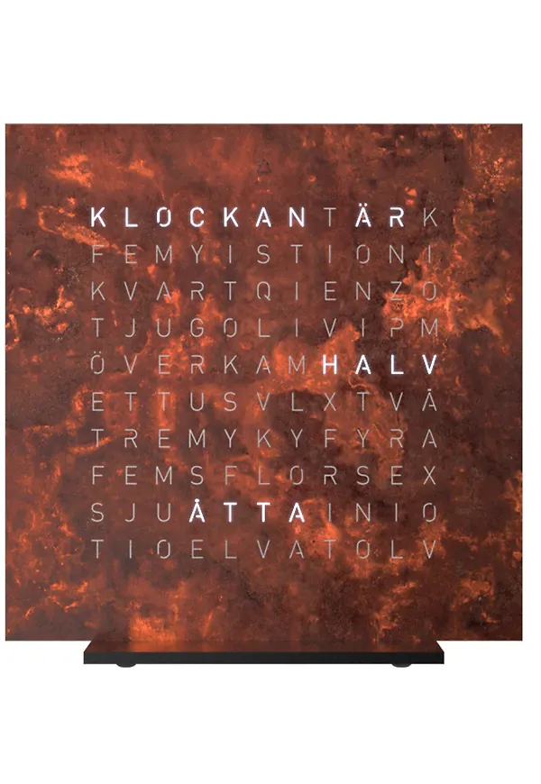 Superfin bordsklocka 2026 från Qlocktwo.