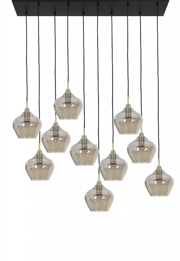 Stilren matsalsbord 2025 från Light & Living.