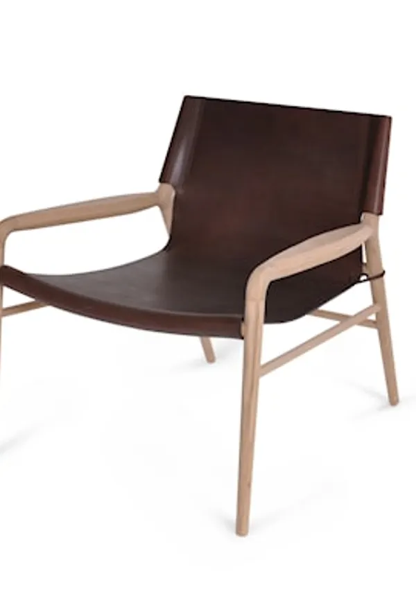 Stilren läderfåtölj i brunt från OX DENMARQ.