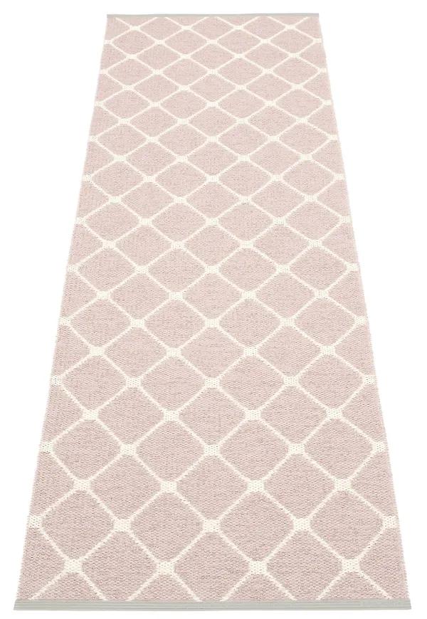 Trendig matta 2025 från Pappelina.