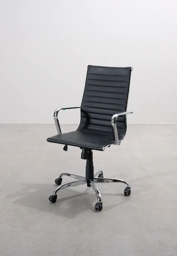 Jättefin skrivbordsstol i svart från No brand.