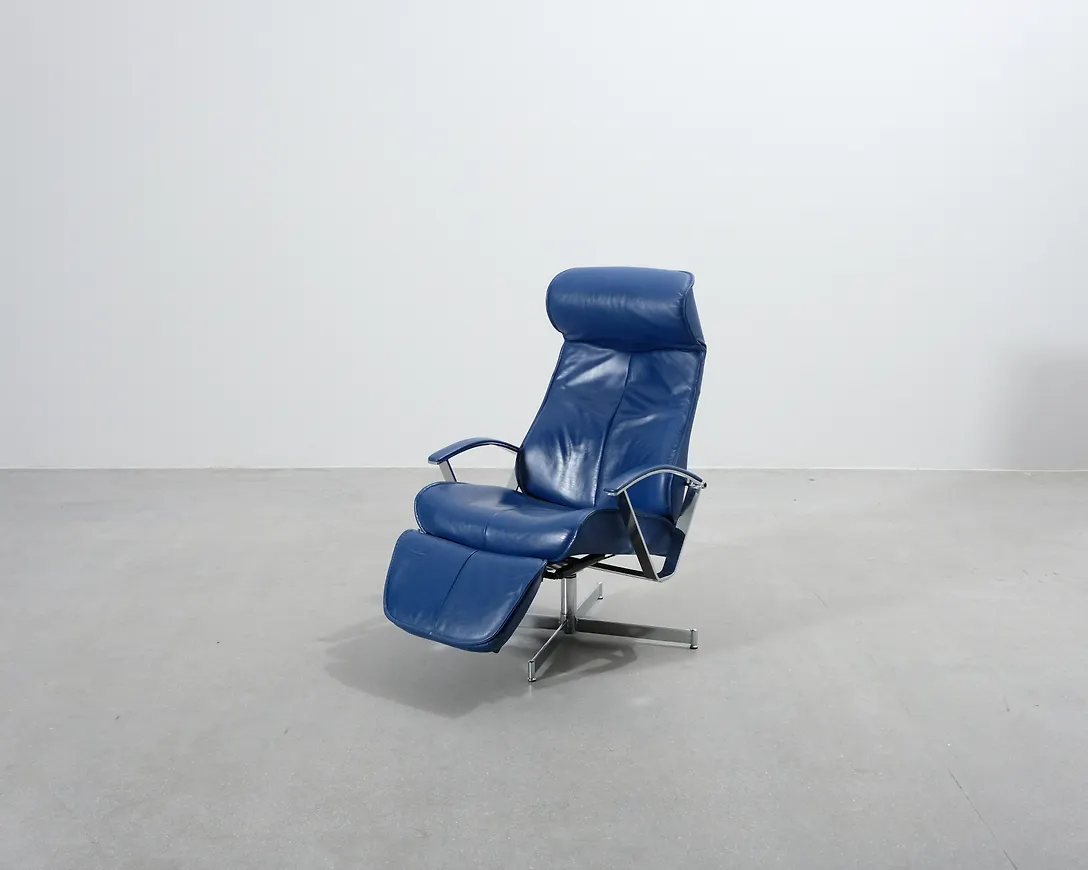 Blå fåtölj som passar perfekt till sommaren 2025!